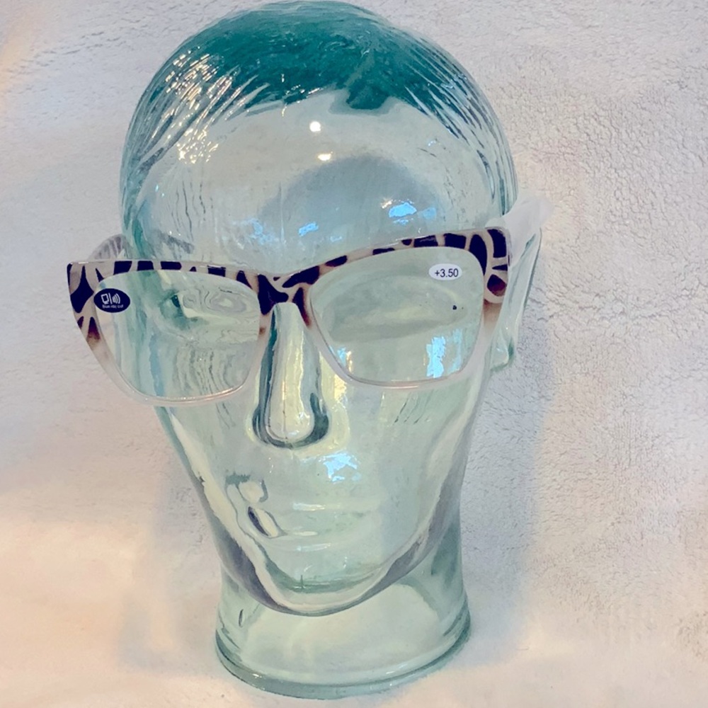 3.50 Fashion Readers with Blue light technology.